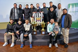 En el Salón de los Intendentes, Azcué recibió a los flamantes campeones de la Copa Entre Ríos