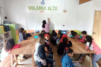 Su dificultad para aprender la llevó a recibirse de maestra. Hoy es cofundadora de una ONG que “abre puertas” a través de la educación