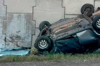 Joven de 21 años falleció al chocar su auto contra un muro