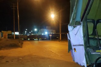 Chocaron un tren de carga y un colectivo con cosecheros: hay 16 heridos en Concordia