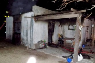 Madre y tres hijos sufrieron heridas tras el incendio de su casa. Una nena, en grave estado