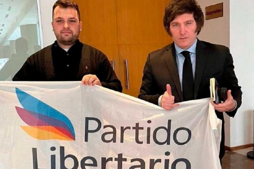 Juan Erro, apoderado, junto a Javier Milei.