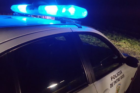 Fue internado y pelea por su vida luego de ser apuñalado por su padre