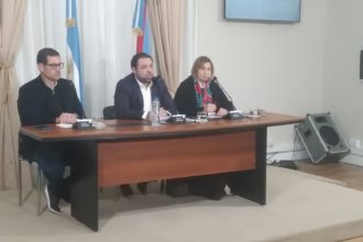 El gobierno aumenta el sueldo a docentes por decreto y pide que levanten los paros