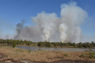 Denuncian incendios provocados desde lanchas en las islas del Paraná