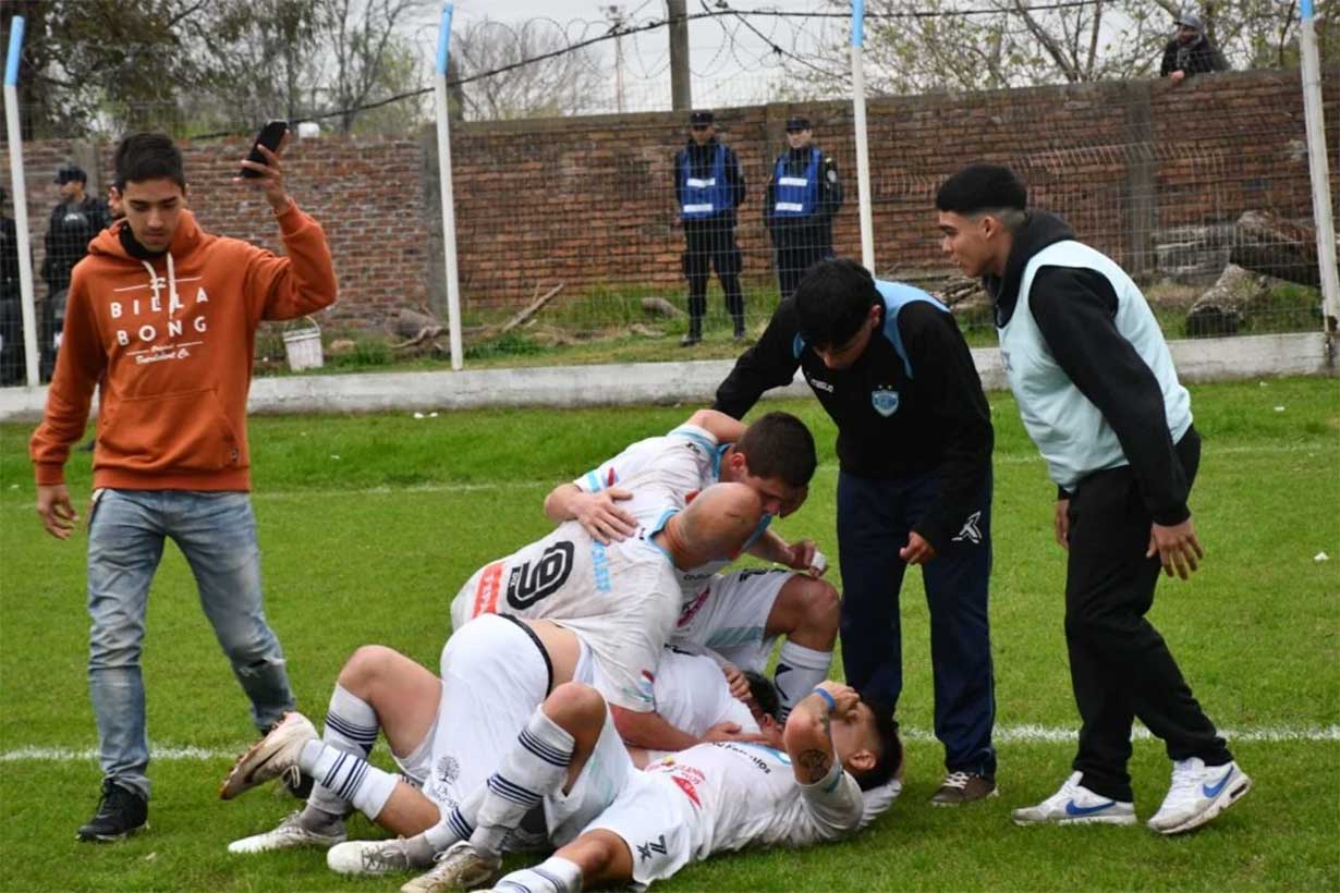 Gimnasia festeja (Crédito: Alberto Bonvín)