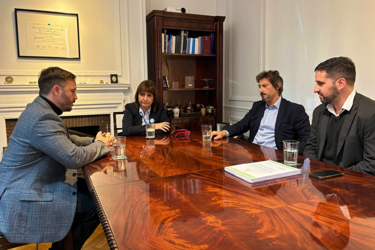 Azcué, recibido por la ministra Patricia Bullrich.