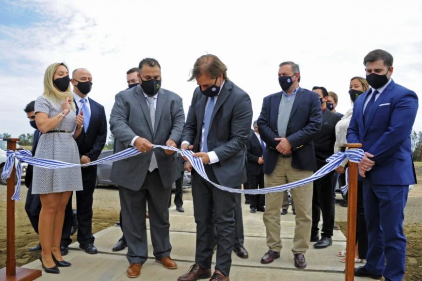 Lacalle Pou inauguró la planta en 2020.