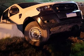 Falleció el conductor de una camioneta tras despistar y caer en una zanja