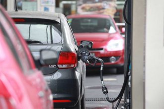 Nuevos precios en surtidores. Esa <i>mala costumbre</i> de encarecer los combustibles cada fin de mes