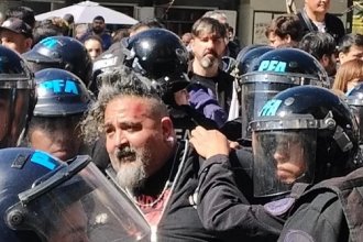 Reclamo de trabajadores en la sede de la Corte Suprema: el STJ repudió la "violencia y represión" policial