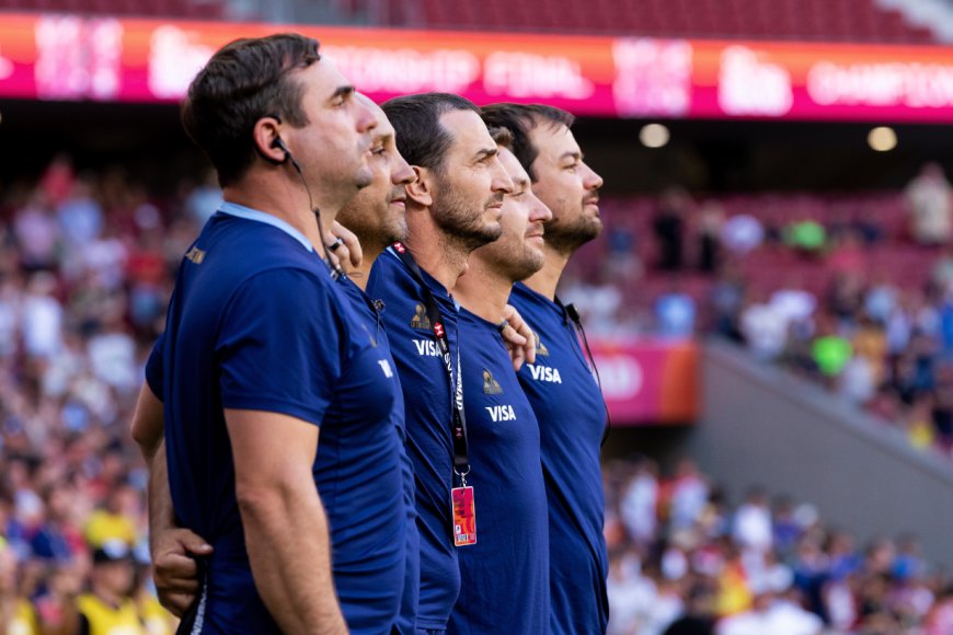 Galarraga con el staff que dirige Gómez Cora.