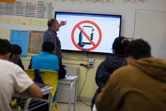 Directora explicó cómo va la experiencia de la escuela entrerriana que prohibió ir a clases con celulares