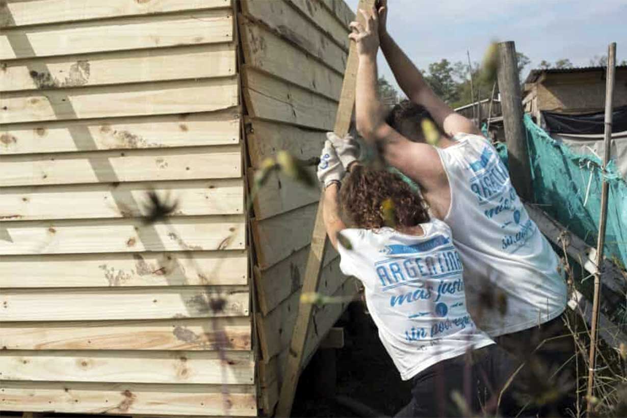 TECHO trabaja con voluntarios