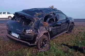 Despiste, vuelco y muerte: en un auto volvían 9 personas de una fiesta