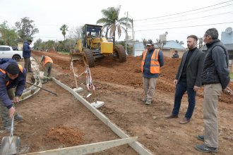 "Nos encanta estar en el territorio", dijo Azcué al recorrer obras que fueron acordadas con vecinos