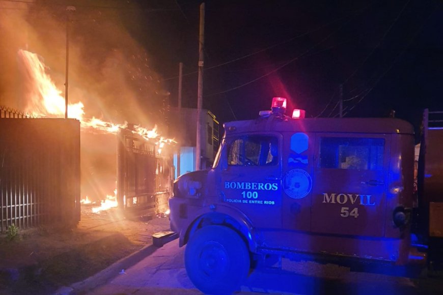 El incendio ocurrió esta madrugada, en calle Tala.