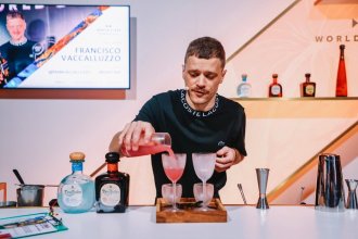 Entrerriano ganó campeonato mundial de bartenders con un trago que fusiona cítricos y carbón