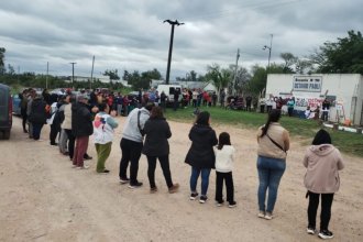 Protestaron frente a una escuela entrerriana “que el gobierno quiere cerrar”