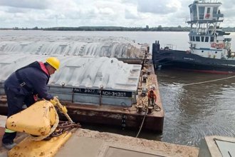 Convoy de 5 barcazas llegó al puerto de Paysandú con más de 7600 toneladas de azúcar crudo de Argentina