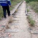 Allanaron un aserradero y dos viviendas por el robo de vías del ferrocarril