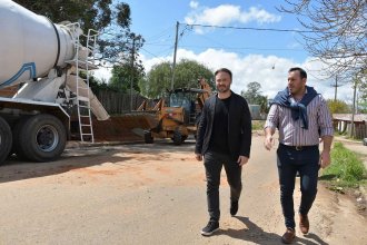 Azcué recorrió Barrio San Francisco. Avanza la obra de veredas, con mano de obra cooperativa