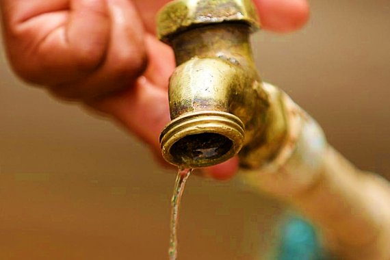 Llamativa coincidencia: dos ciudades entrerrianas sufrieron el mismo día cortes de agua con reparaciones más complejas de lo previsto