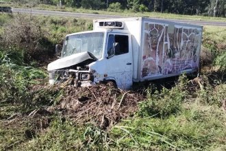 Camionero murió manejando. Tras descompensarse, perdió el control del camión y se cruzó de carril