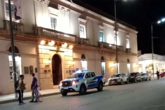 Alarma de bomba alteró las rutinas en el Colegio Nacional. Hubo que evacuar. Actuaron policías expertos en explosivos