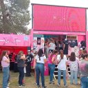 Emilia Mernes eligió Entre Ríos para el lanzamiento de su “Merch bus” y atrajo a una gran cantidad de fanáticos