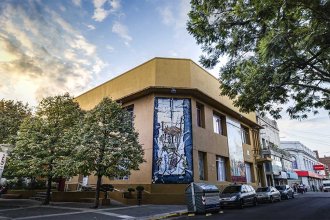 La respuesta oficial por el cierre de la escuela de teatro: siguen los talleres y los talleristas “cobran todos de la misma manera”