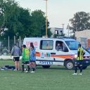 De la cancha al hospital: futbolista recibió un golpe en la cabeza y debió ser asistido