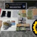 Detuvieron a una persona e incautaron millonaria suma y cocaína durante allanamiento por drogas