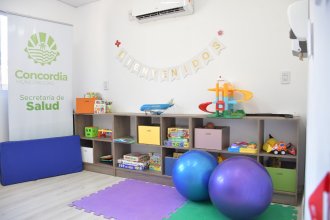 Inauguraron una sala de estimulación temprana que fue construida con un aporte de la empresa EGGER