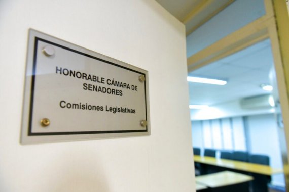 En dos jornadas de comisiones y tres sesiones, el Senado trata proyectos de ética pública, ente turístico y reglamento policial