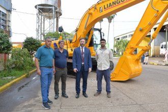 La Municipalidad de Concordia adquirió una excavadora y Azcué habló de “manejo responsable de los recursos”