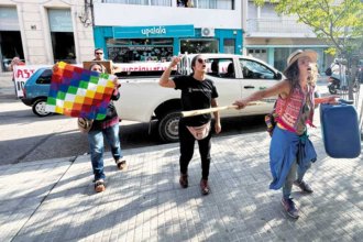 Insultos y cantos en defensa del agua. Mujeres protestaron durante una jornada académica sobre el hidrógeno verde