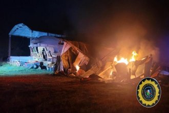 Investigan el origen de un incendio que destruyó un galpón en la zona rural de San Salvador