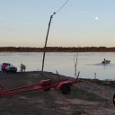 Trabajadores se metieron al río para refrescarse, pero uno de ellos fue arrastrado por la corriente y desapareció