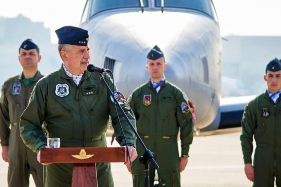 Al jefe de la Fuerza Aérea lo echaron por usar la flota oficial para realizar al menos 32 vuelos particulares a Paraná