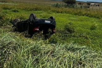 Hospitalizaron a conductora que se quedó dormida y volcó su auto