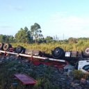 Se habría dormido y volcó con el camión que llevaba cerámicos por la autovía de la RN14