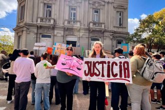 “Tenemos una hipótesis sólida”: marcharon por joven hallado sin vida en el río Gualeguaychú