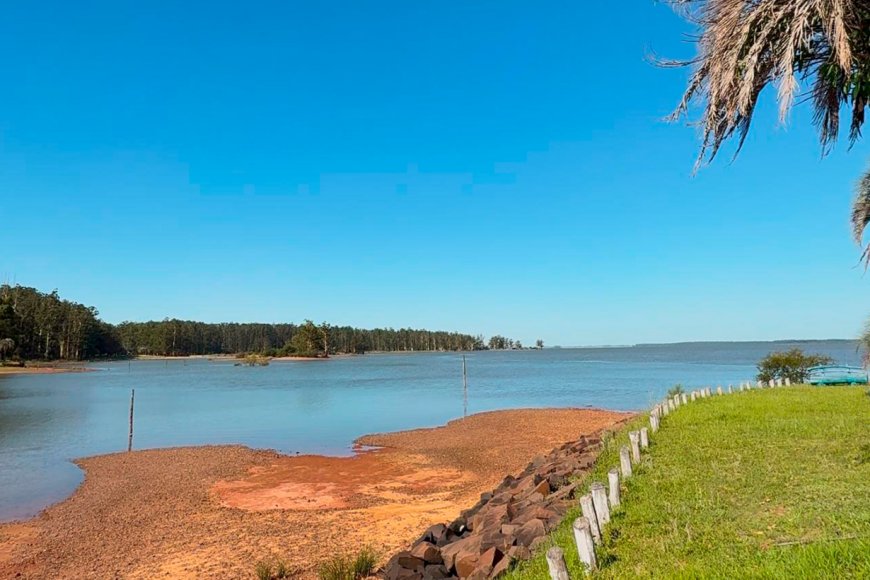 Las Palmeras, en el perilago de Salto Grande.