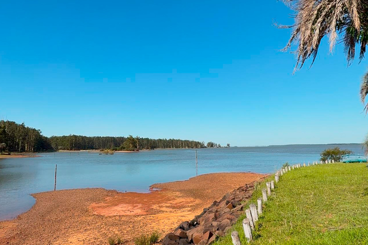 Las Palmeras, en el perilago de Salto Grande.