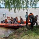 Se les dio vuelta la embarcación y debieron acampar hasta ser rescatados