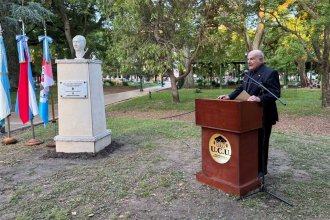 Arturo Frondizi fue homenajeado en Concepción del Uruguay, la ciudad donde estudió y vivió con su familia