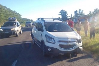 Iban a Paraguay, les reventó un neumático y despistaron en RN 14