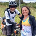 Llegó a Entre Ríos un colombiano de 72 años que recorre América del Sur en bicicleta