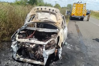 Conductor sufrió heridas luego de que su auto se quemara en plena ruta